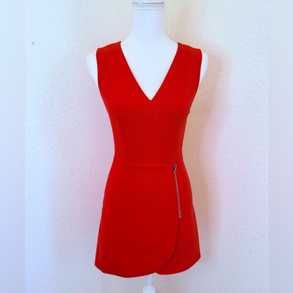 Alice + Olivia Dresses & Skirts - Alice‎ + Olivia Lennon Side Zip Mini Dress